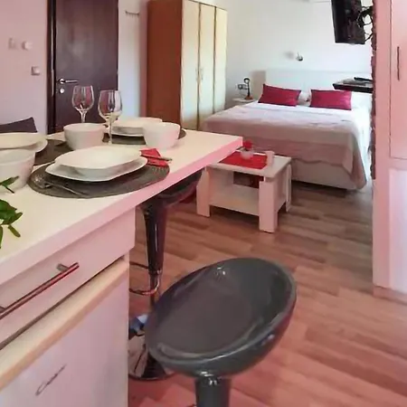 1 Bedroom Awesome In Apartment
