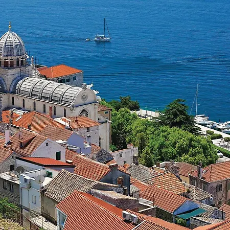 1 Bedroom Awesome In Lägenhet