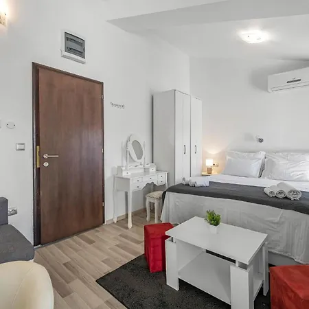 Apartment 1 Bedroom Awesome In Vodice