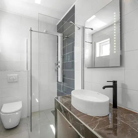 Apartment 1 Bedroom Awesome In