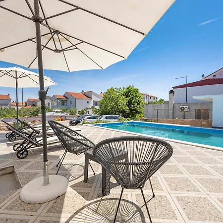 Apartment 1 Bedroom Awesome In