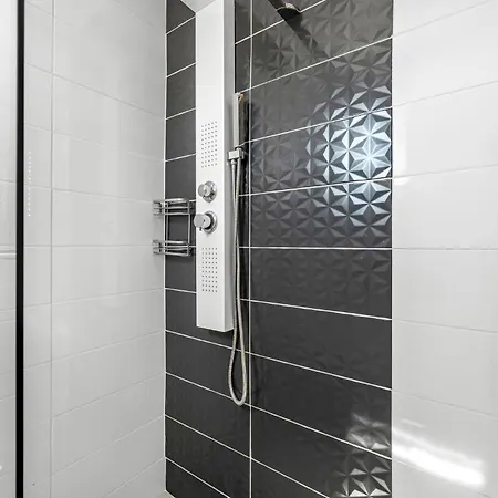 Apartment 1 Bedroom Awesome In *