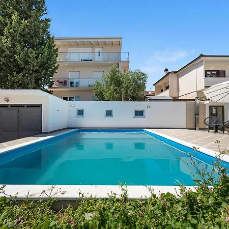 Apartment 1 Bedroom Awesome In