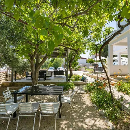 1 Bedroom Awesome In