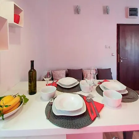 Apartamento 1 Bedroom Awesome In *