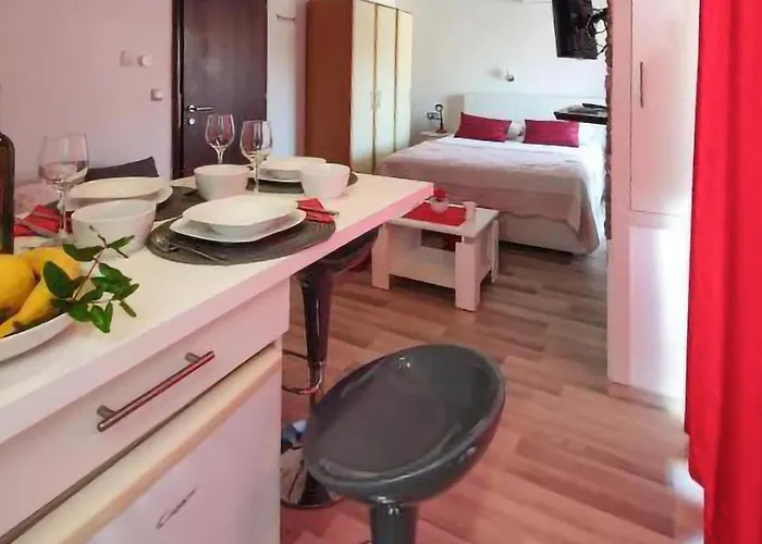 1 Bedroom Awesome In Appartamento